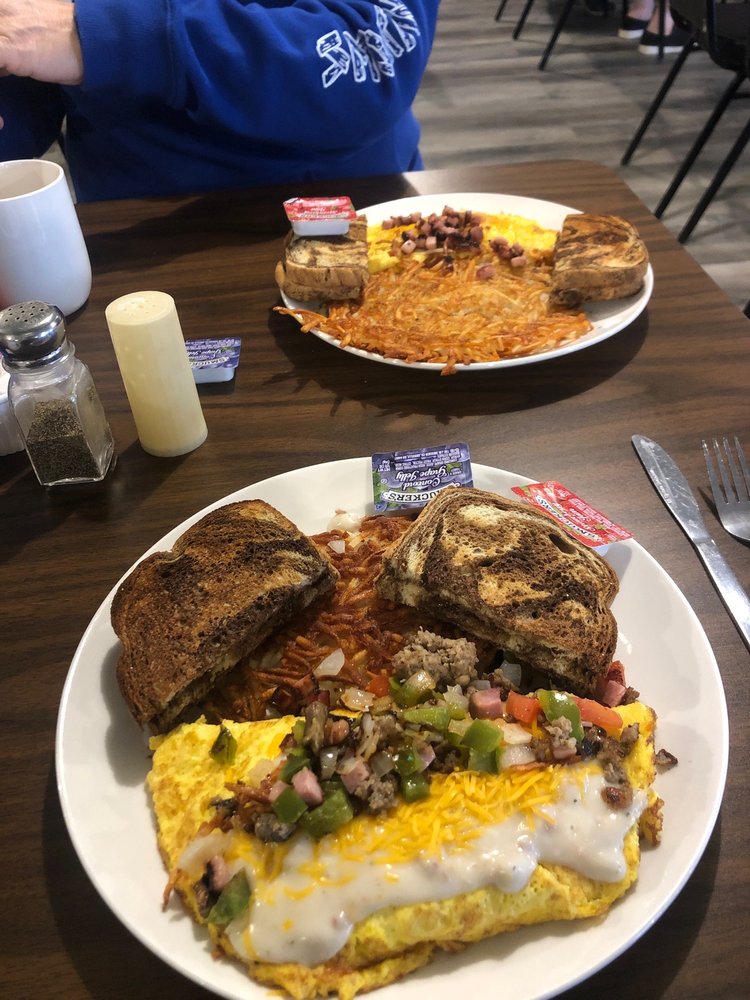 JAVI’S GRILL 914 Lake St, Spirit Lake, Iowa Breakfast & Brunch