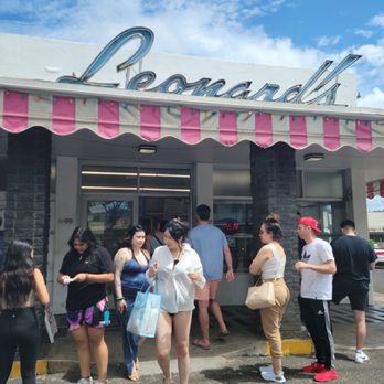 Leonard's Bakery - Entrance - Bakeries Near Me - Honolulu, Hawaii