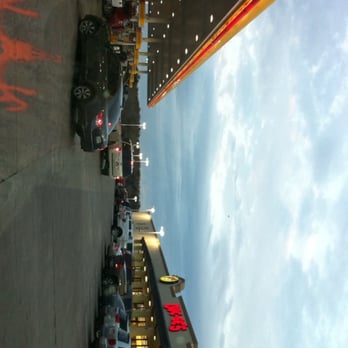 Buc-ee’s - 30 gas pumps an all full !! - Convenience Stores Near Me - Luling, Texas Buc-ee’s - 30 gas pumps an all full !! - Convenience Stores Near Me - Luling, Texas