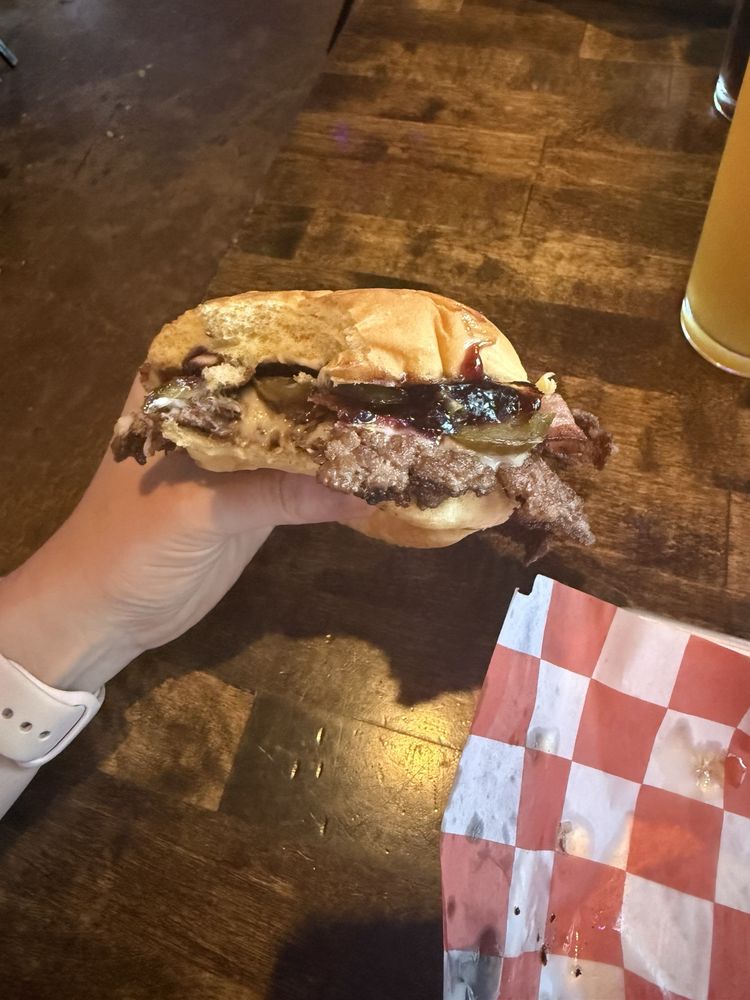 Cledis Burgers & Beer - Gulch