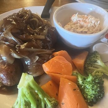 Spitfire Arms Bar and Grill - Bangers & mash - British Near Me - Windsor, Nova Scotia