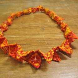 Bead In Hand - Warped squared necklace in orange