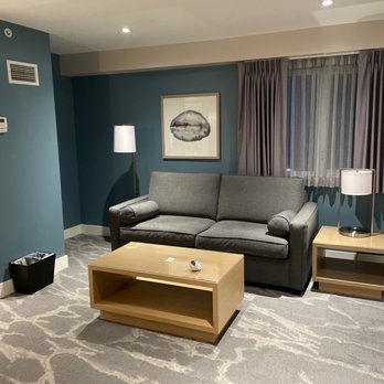 Coast Tsawwassen Inn - Living room - Hotels Near Me - Delta, British Columbia
