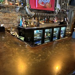 Backstreet Bar & Grill - The bar.....
