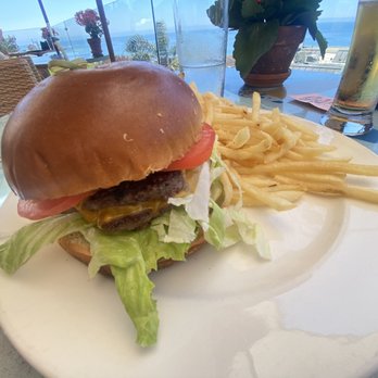 Geoffrey's Malibu - Tasteless Kobe? Burger. Horrible Fries - Seafood Near Me - Malibu, California