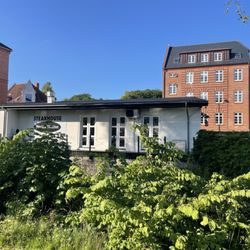 Hviids Vinstue - View of the restaurant from the other side of the stream around the corner with parking