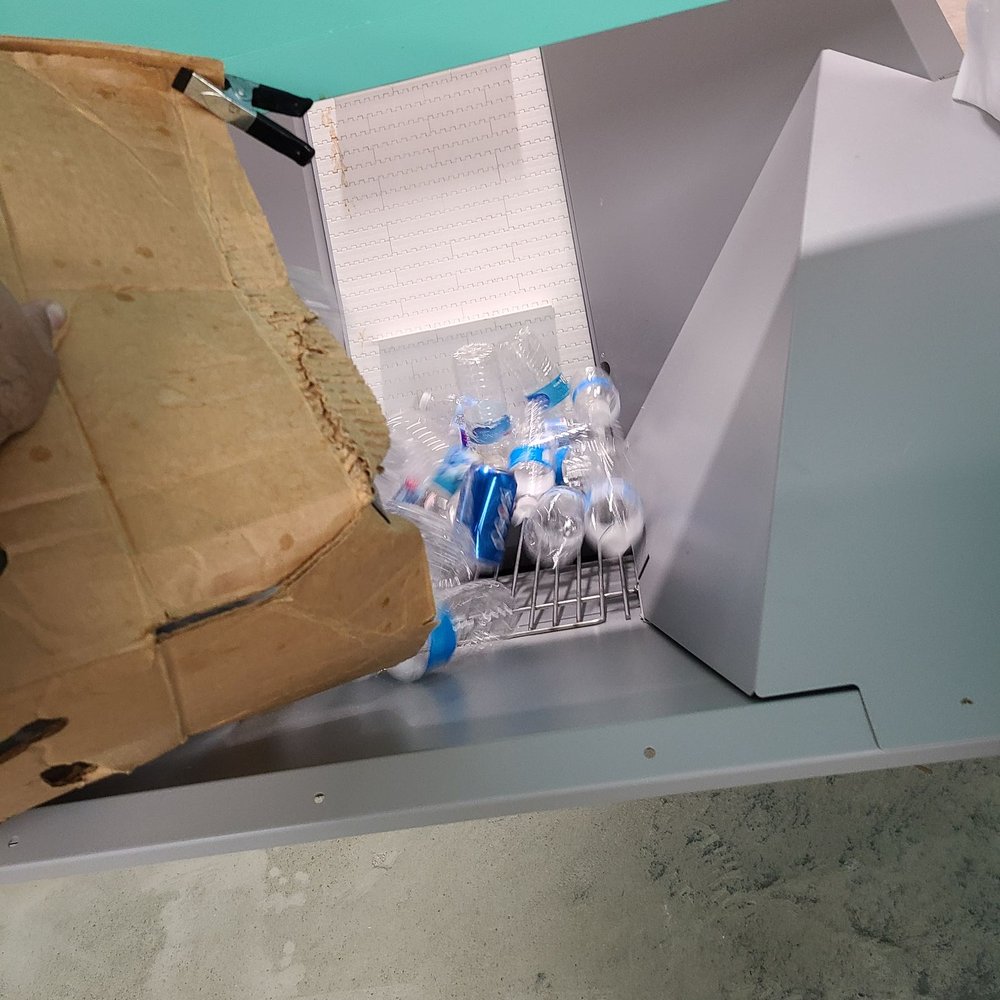 Accepts bottles and cans and will sort them Accepts bottles and cans and will sort them