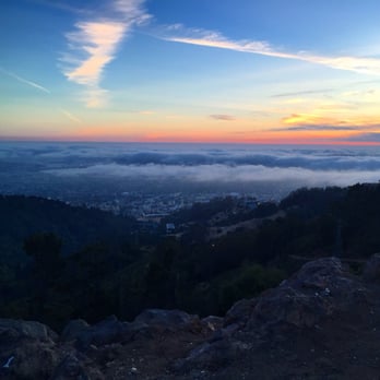 Grizzly Peak - Fog rolling in over San Fransisco. - Hiking Near Me - Berkeley, California Grizzly Peak - Fog rolling in over San Fransisco. - Hiking Near Me - Berkeley, California