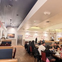 Red Lobster - Seating area