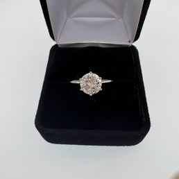Diamond engagement ring