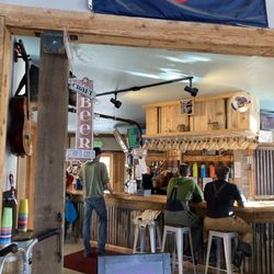 Fraser River Beer - Bar