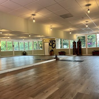 Shower Door Masters - 6' X 8' mirrors in Yoga Studio in Tustin. - Glass & Mirrors Near Me - Anaheim, California