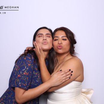 Hashtag Photobooth - Photo Booth Rentals Near Me