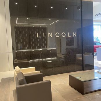 Sedano Lincoln - Lounge Area - Car Dealers Near Me - La Mesa, California