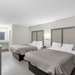 Bridgeview Inn - Double Queen Size Bed Room