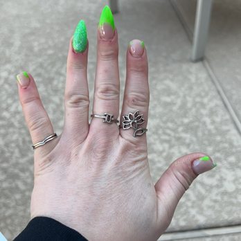 Biltmore Nail Bar - Nail Salons Near Me - Phoenix, Arizona