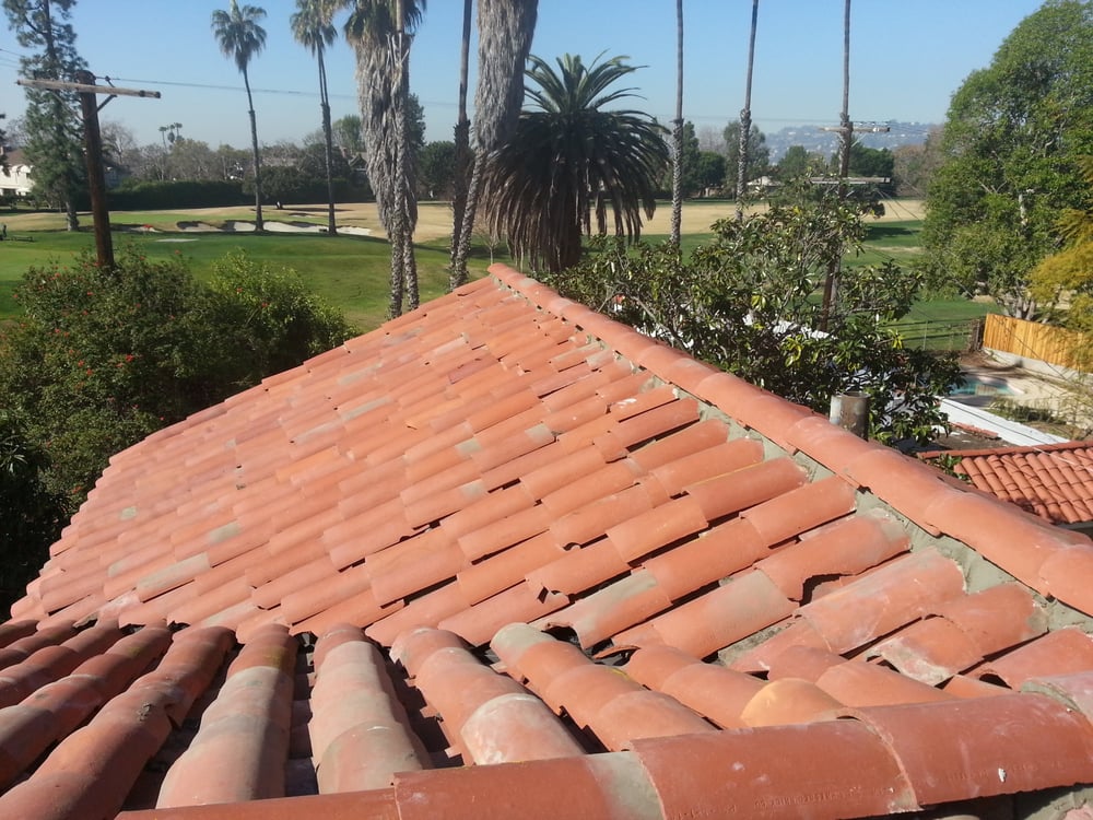 Slide of B&I Roofing