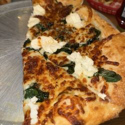 Brickhouse Burgers, Pizza & Pasta - White cap pizza