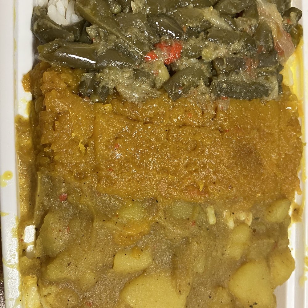 String beans, pumpkin, curry potatoes with rice