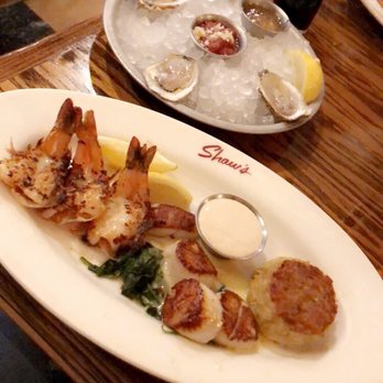 Shaw's Crab House - Oysters and Lounge Combination platter - Seafood Near Me - Chicago, Illinois