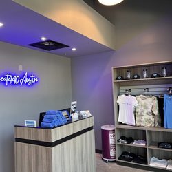 SWEAT440 Highland - Front desk
