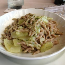 Ristorante da Monique - Proviamo queste trofiette di castagne al pesto e patate!!