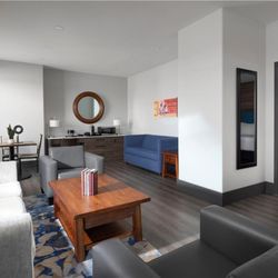 The Oread Lawrence, Tapestry Collection by Hilton - Guest room