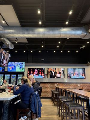 Quincy’s Potomac Bar & Grille by null