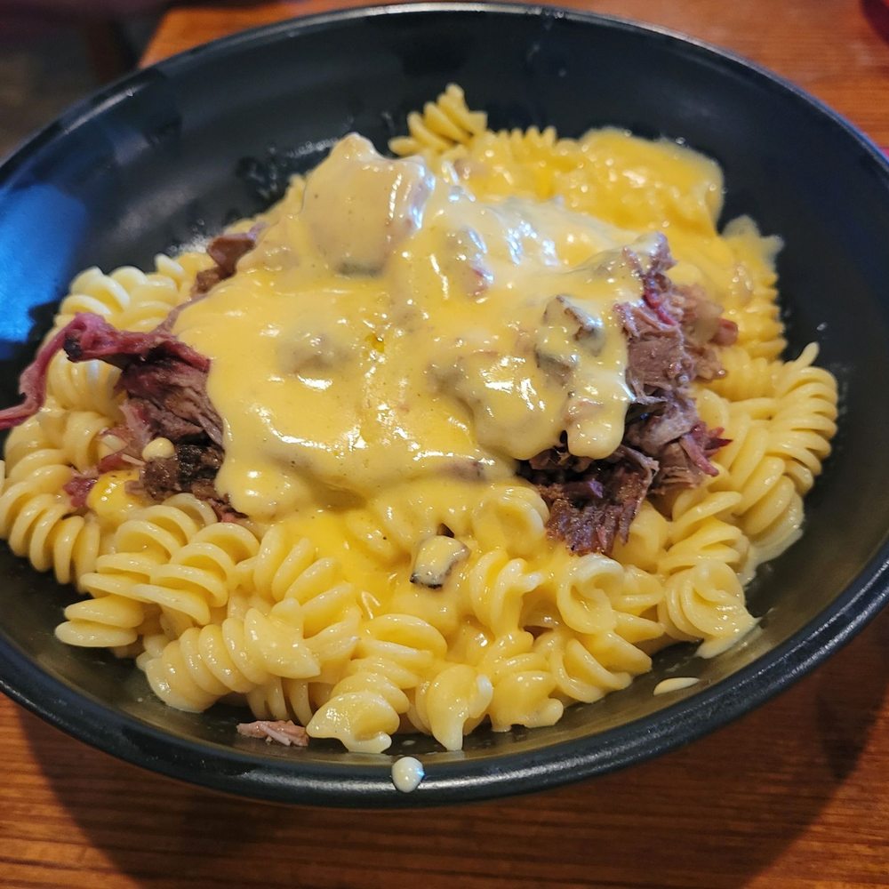 Hondo's - Brisket Mac and cheese - Bars Near Me - Fredericksburg, Texas