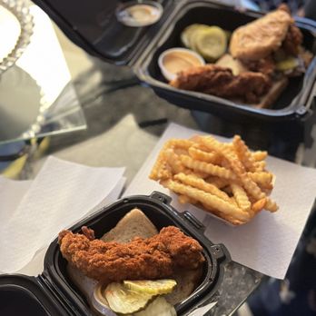 Dave's Hot Chicken - #3 with extra tender IG: @ammysalamii - Chicken Shop Near Me - Northridge, California Dave's Hot Chicken - #3 with extra tender IG: @ammysalamii - Chicken Shop Near Me - Northridge, California