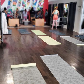 Lululemon - Community Class - Women's Clothing Near Me - Chicago, Illinois