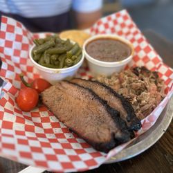 The Smokin Pig - Pulled pork & brisket plate w/ green beans and baked beans