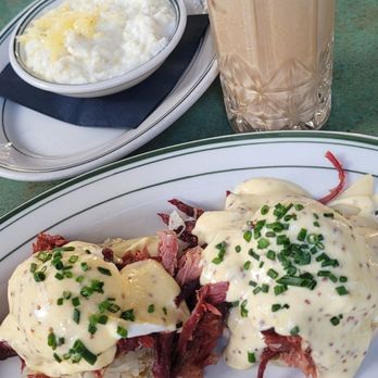 Java & Jam - Corned Beef Benedict, side of cheese grits and a Creme Brulee Cappuccino - Breakfast & Brunch Near Me - Fort Lauderdale, Florida