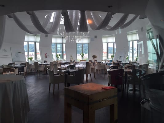 Tančící dům - Ginger & Fred Restaurant by null