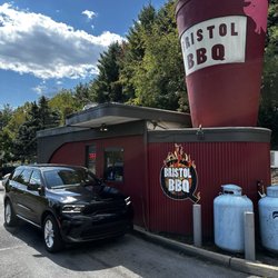 Bristol BBQ - Cute little drive thru BBQ!