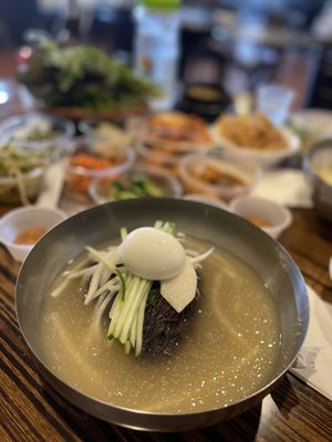 Yuk Jun Gui - Galbi, Fresh live eel, Makchang by null