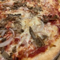 Strasburg Pizza - 16" mushroom onion