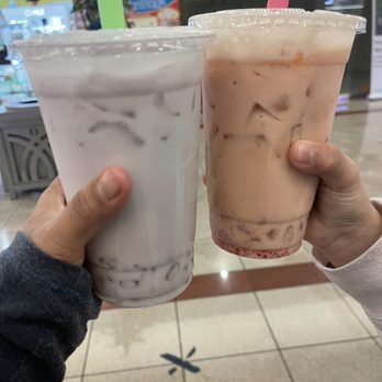 Hien Khanh Dakao - Taro bubble drink (left) and Strawberry bubble drink (right) - Desserts Near Me - San Jose, California Hien Khanh Dakao - Taro bubble drink (left) and Strawberry bubble drink (right) - Desserts Near Me - San Jose, California