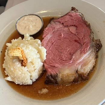 Maxwell's Beach Cafe - Prime rib and creamy whipped potatoes - New American Near Me - Arnolds Park, Iowa