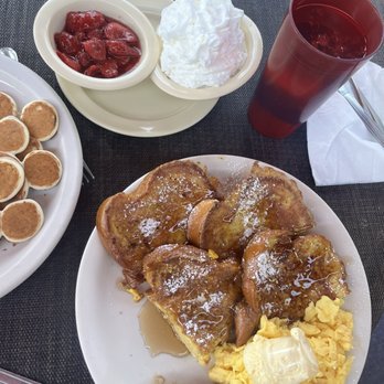 Tommie's Castaic Cafe - French toast with strawberries and cream. - New American Near Me - Castaic, California