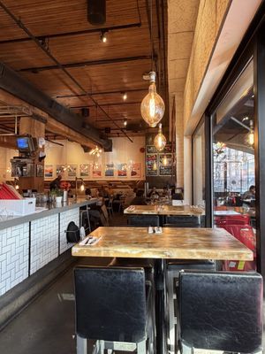 MeeT in Yaletown by null