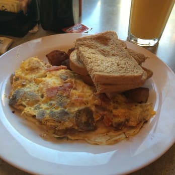 The Paramount - Ham and mushroom omelette. - Breakfast & Brunch Near Me - Boston, Massachusetts The Paramount - Ham and mushroom omelette. - Breakfast & Brunch Near Me - Boston, Massachusetts