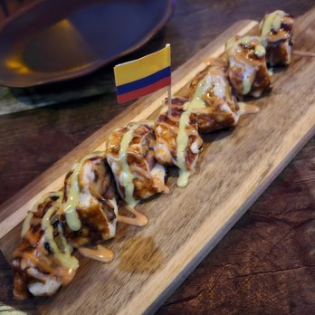 Barrel House - Barrel-Roll: Crispy roll, cheese, Santarrosano chorizo, sweet plantain. Good bar food. 7 pieces for $16 - Barbeque Near Me - Jackson Heights, New York