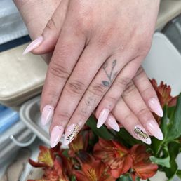 Pink Almond nail shape with cute leaf detail! Super cute set. Very happy