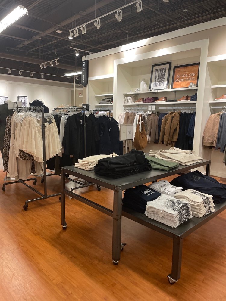 BANANA REPUBLIC FACTORY STORE 20A Killingworth Turnpike, Clinton