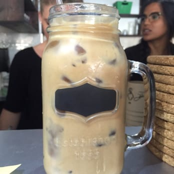 ILUSTRE Coffee Grab & Go - Iced coffee with almond milk - Coffee & Tea Near Me - Tijuana, BCN ILUSTRE Coffee Grab & Go - Iced coffee with almond milk - Coffee & Tea Near Me - Tijuana, BCN