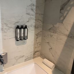 Shower\tub