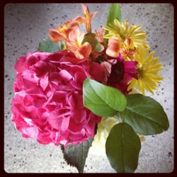 Manhattan Village Florist & Gifts - I got last minute flowers and balloons and they were beautiful. The woman was very helpful!
