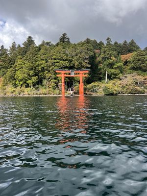 Hakone Shrine by null