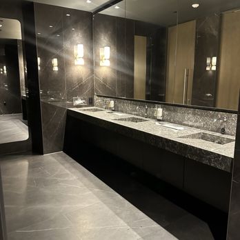 Maple Leaf Lounge - Women's bathroom - Airport Lounges Near Me - Millbrae, California Maple Leaf Lounge - Women's bathroom - Airport Lounges Near Me - Millbrae, California